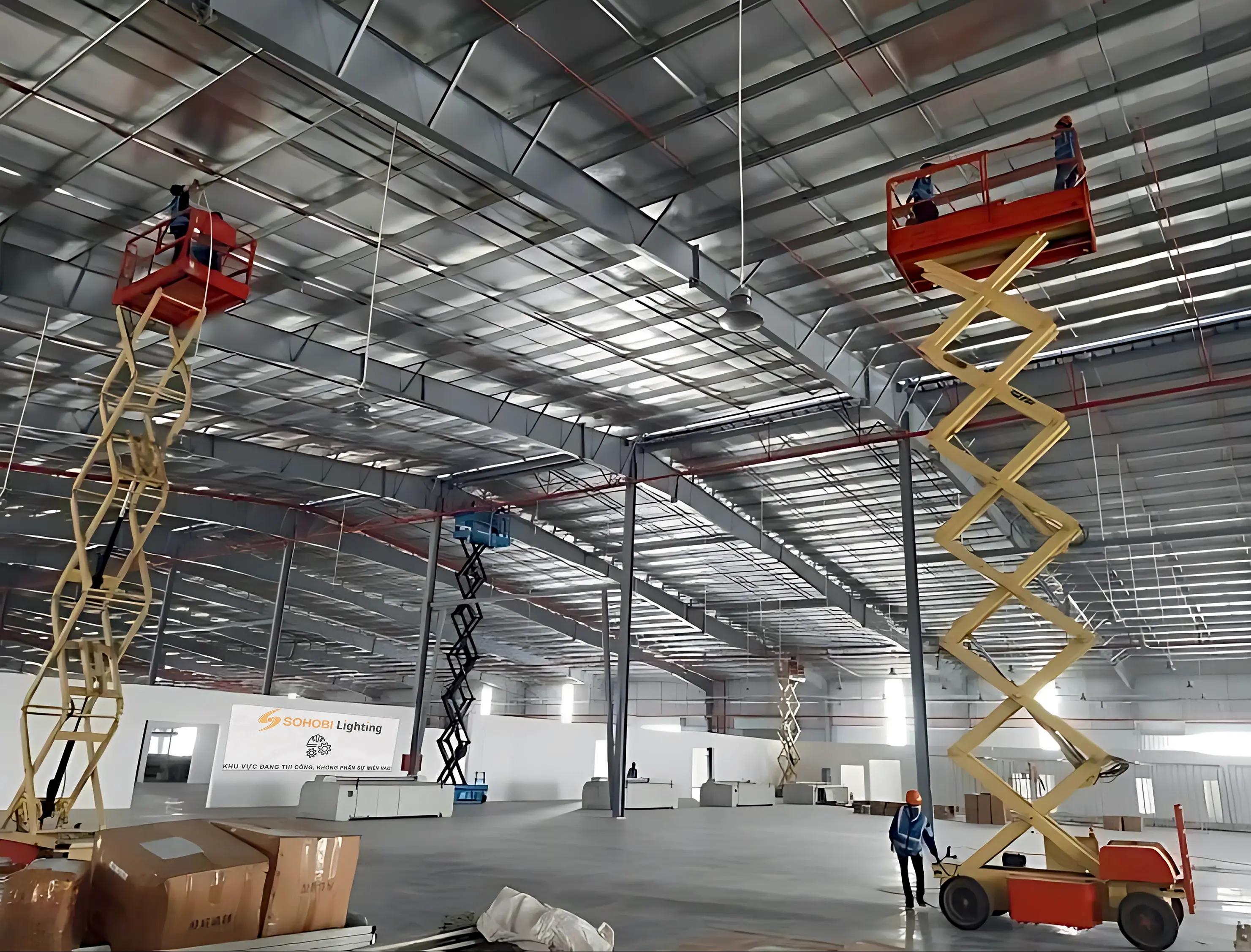 Lắp đặt đèn highbay xưởng sản xuất