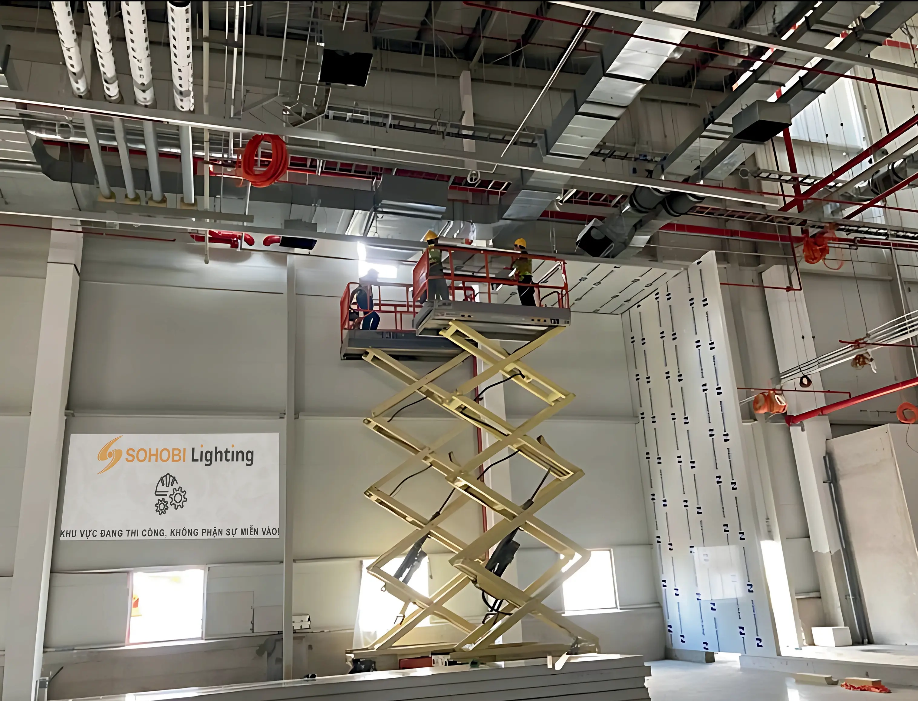 Lắp đặt đèn highbay xưởng sản xuất