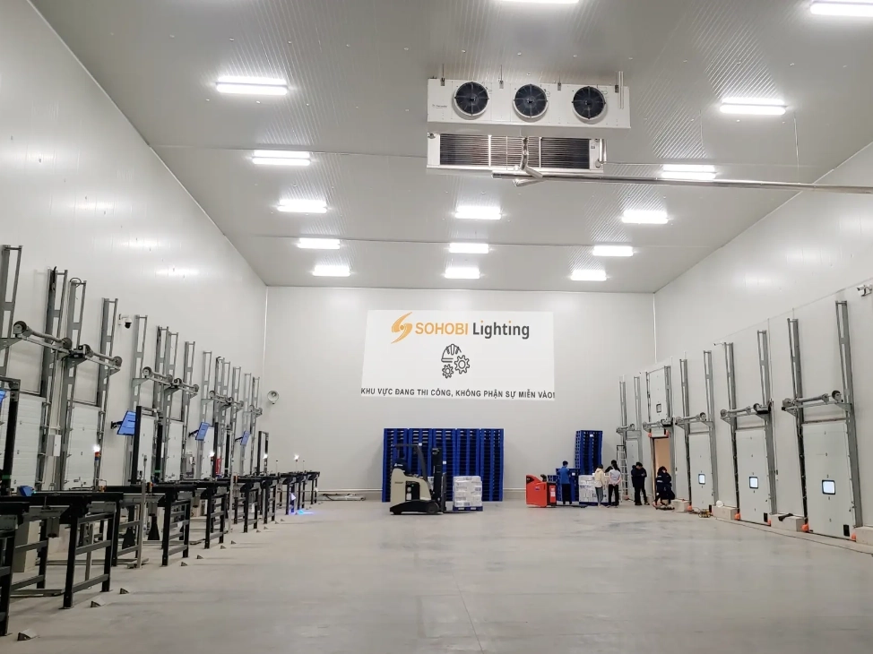 Lắp đèn kho lạnh